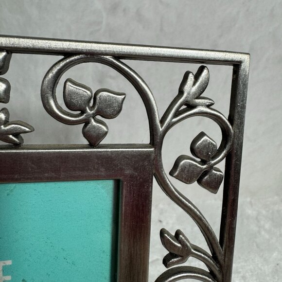 Martha Stewart 3.5" X 5" Silver Metal Photo Frame With Floral Vine Design - Picture 2 of 6